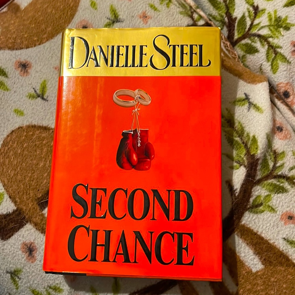 📚2/$14; 3/$16; 4/$18; 5/$20 ADD $2 for any additional books! ENJOY📚📚📚